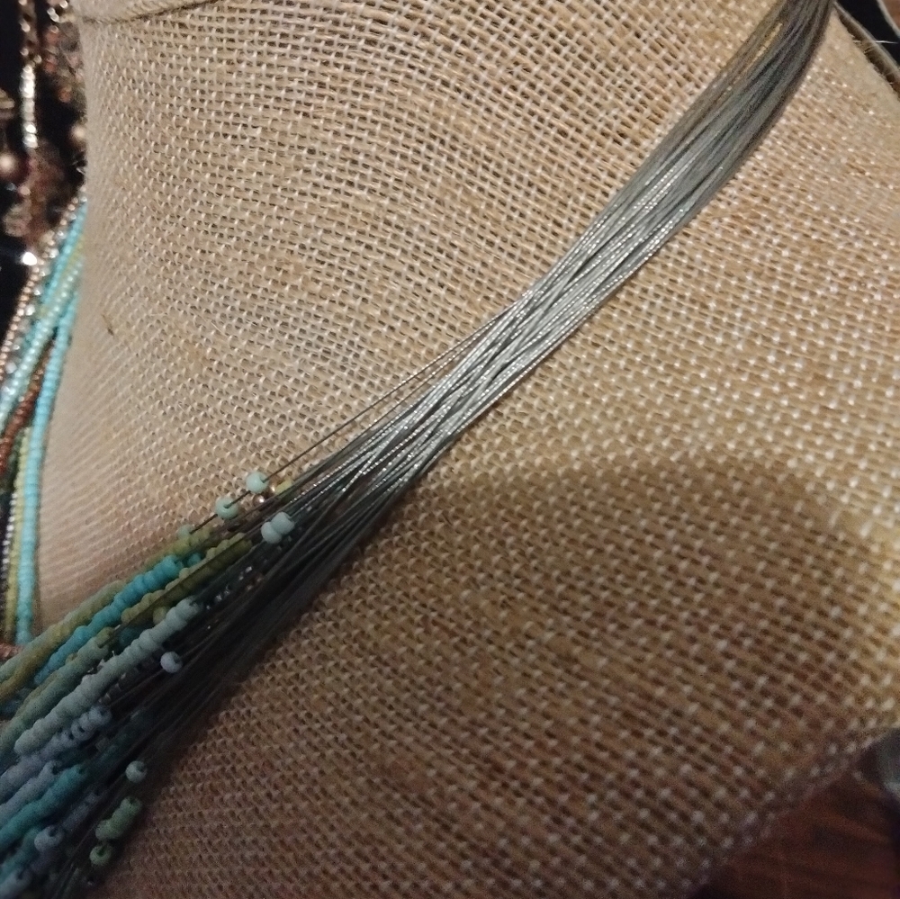 String necklace - Picture 4 of 5